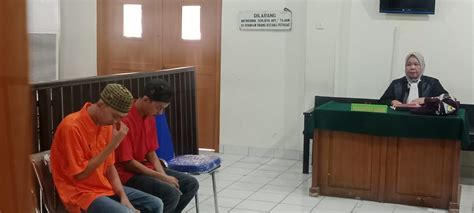 Dua Terdakwa Pemilik Lima Paket Sabu Divonis Tahun Bulan Penjara