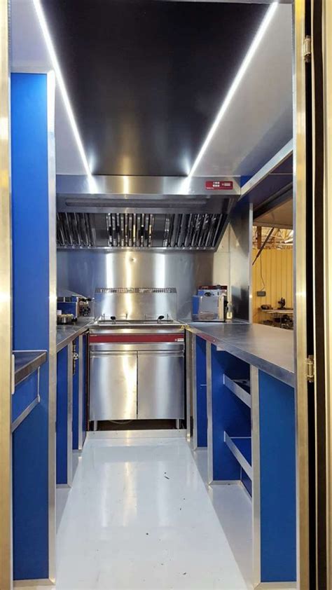 Réalisation Foodtruck M friterie snack Concept Mag Constructeur de