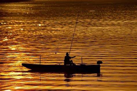 Imagem Gratuita Pescador Pesca Barco De Pesca Brilho Dourado