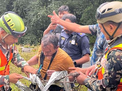 हेलम्बुबाट शिक्षकको उद्धार सेतोपाटी संवाददाता Setopati