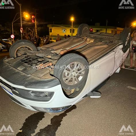 Batida Entre Dois Carros Causa Capotamento No Viaduto Do Contorno Norte