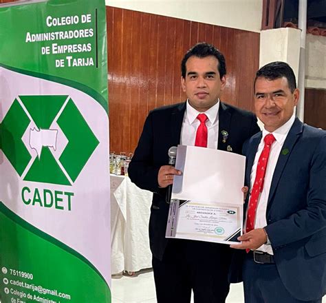 CADET Condecora Al Lic Jose Loaiza Torres Rector De La UCB Tarija