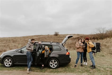 Gruppe Von Freunden Auf Einer Reise Zusammen Kostenlose Foto