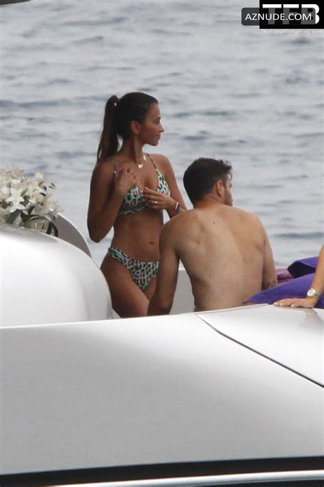 Antonela Roccuzzo Sexy Seen Flaunting Her Hot Bikini Body On A Boat With Lionel Messi In Ibiza