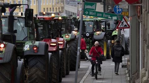 Bauernprotest Am Montag Wieder Stau In Stuttgarts City Stuttgart