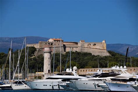 Fort Carre En Jachten In Port Vauban Antibes France Redactionele Stock