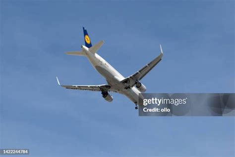 Lufthansa Airbus A320 200 Photos and Premium High Res Pictures - Getty ...