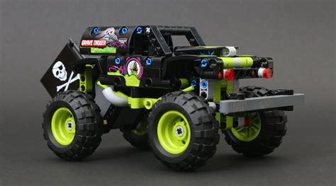 LEGO Technic 42118 Monster Jam Grave Digger review