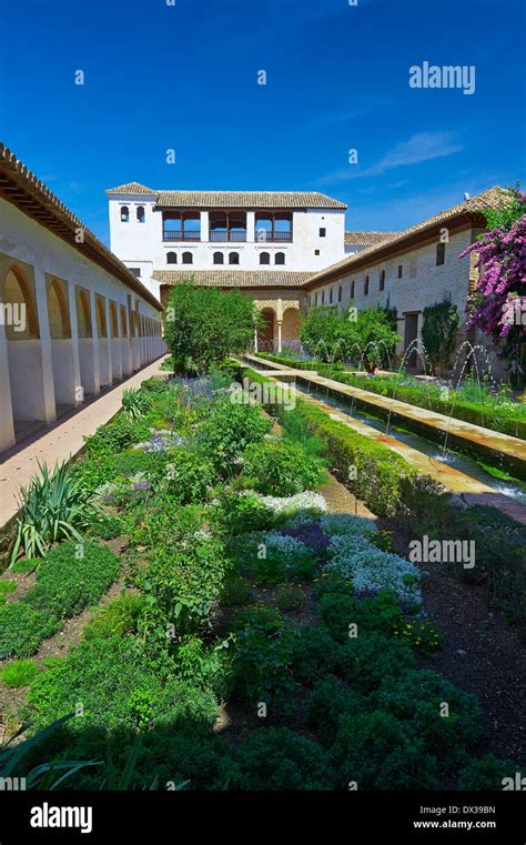 Alhambra spain gardens hi-res stock photography and images - Alamy