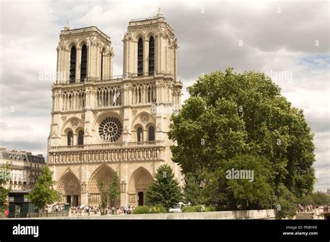 Flying Buttress Notre Dame Hi Res Stock Photography And Images Alamy