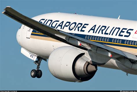 V Sws Singapore Airlines Boeing Er Photo By Ian Marsh Id