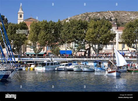 Der Hafen Von Lestaque Fotos Und Bildmaterial In Hoher Aufl Sung Alamy