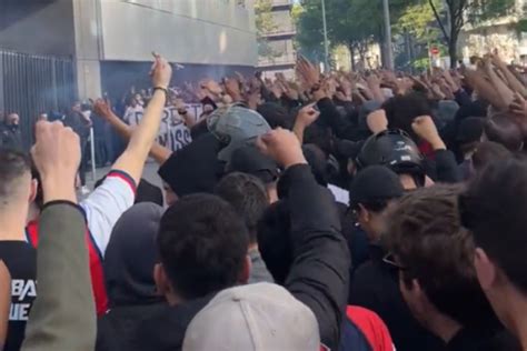 Los Hinchas Del Psg Cantaron Contra Messi Rafaela Noticias