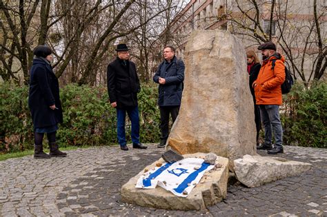 Fotorelacja Wiceprezes Ipn Z Wizyt W Mgw Muzeum Getta Warszawskiego