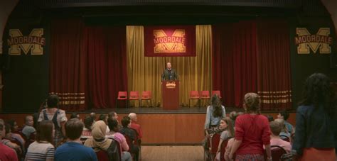 Phản ứng bất ngờ vụ hotgirl học đường lộ clip nóng ở tập Sex Education