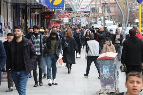 Hakkari Nin En Kalabal K Mahallesi I In Erkek Muhtar Aday Na Kar