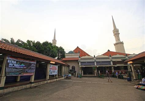 Mezquita Luar Batang En El Norte De Jakarta Indonesia Foto Editorial