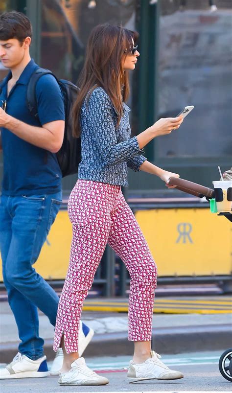 Emily Ratajkowski In A White Sneakers Was Seen Out In New York 1004