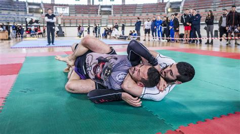 Blood Vs Air Jiu Jitsu Chokes Which Are Better Bjj World