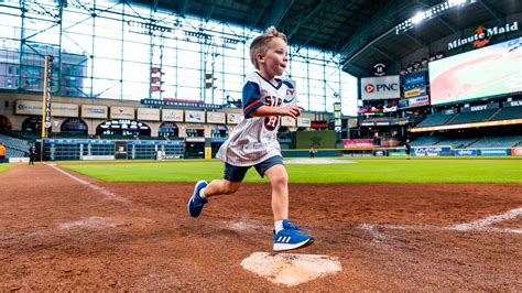 Kids Run the Bases | Houston Astros