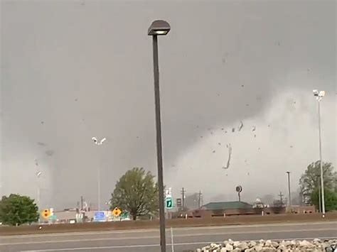 Tornado Rips Through Arkansas Town, Leaves Trail of Destruction Behind