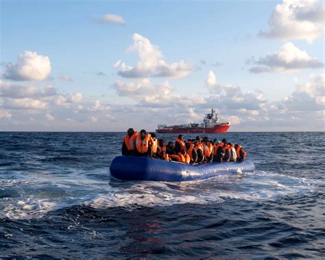 La Ocean Viking Salva 84 Migranti Foto Nissim Gasteli Sos Mediterranee