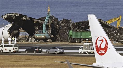 Runway At Tokyos Haneda Airport Reopens A Week After Fatal Collision