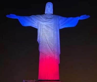 Cristo Redentor Iluminado Em Homenagem Rainha Elizabeth Ii