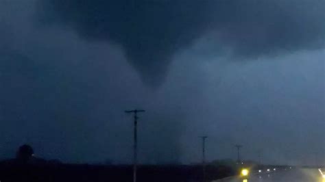 Terrifying tornadoes tears through Illinois leaving path of destruction ...