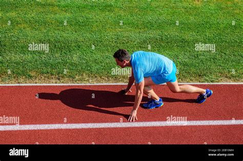 Consejos De Running Para Principiantes Hombre Atleta De Pie Posici N