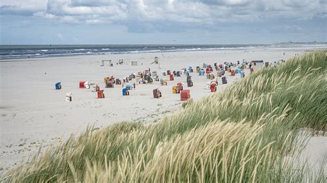 Badestrände und Strandkörbe auf Juist Nordseeinsel Juist