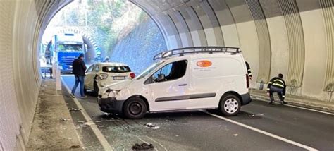 Scontro Tra Due Auto Sulla Nuova Lecco Ballabio Strada Riaperta Alle