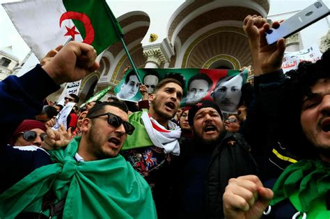 حملات إعلامية فرنسية لضرب حراك الجزائريين وتزوير التاريخ • نون بوست