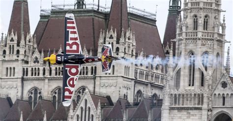 Red Bull Air Race Martin Sonka Arras En Budapest Hangar X