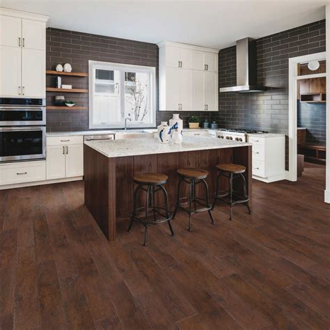 Mohawk Home Rustic Spiced Oak 10mm Thick Laminate Flooring With Splashdefense Technology 2mm