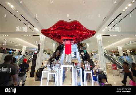 Macy's department store interior hi-res stock photography and images - Alamy