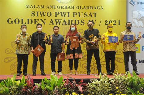 Eko Yuli Irawan Dan Greysia Apriyani Raih Golden Award Siwo PWI 2021