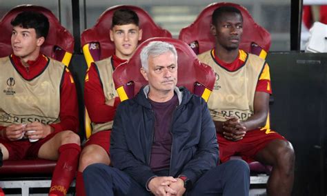 Mourinho Roma mi fa emozionare Bove ha una famiglia esemplare è