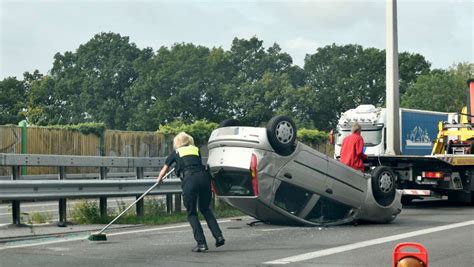 Unfall In Oldenburg Auto Auf A Landet Auf Dem Dach