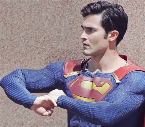 OMG, he's packin! Here's Tyler Hoechlin as SUPERMAN from the 'Supergirl ...