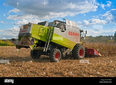 Claas Lexion 450 Mähdrescher Schneiden Mais Maisernte Indre Et Loire Frankreich