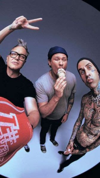 Blink 182 S Classic Line Up Announces New Album One More Time