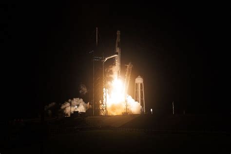 [en Images] Spacex Lance Son Deuxième Vol Habité Vers La Station