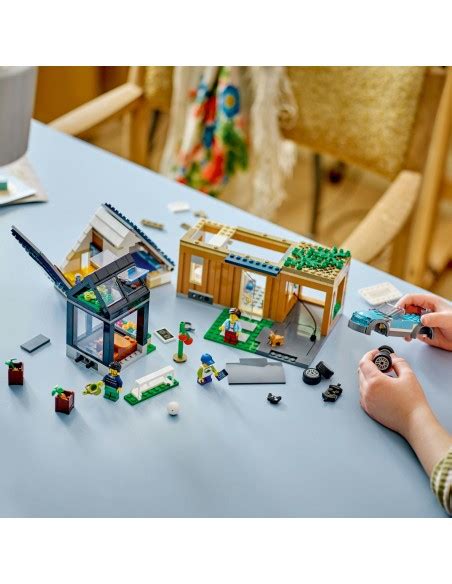 LEGO City Domek rodzinny i samochód elektryczny 60398