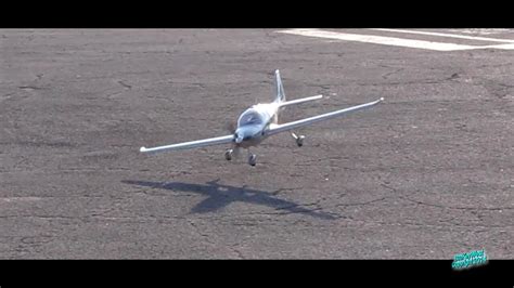 Rc Cirrus Sr22 Hot Landing Youtube