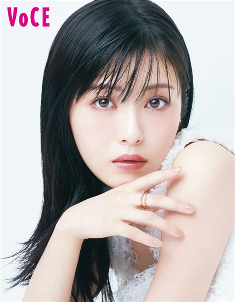 浜辺美波、可愛いすぎるヘソ出しルックに注目 「voce9月号」表紙 And 誌面登場 Girlsnews