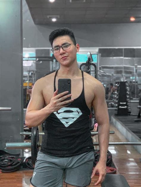 Hot TikToker Khoa Vương trở lại bằng clip ăn trái vải gợi tình Saostar vn