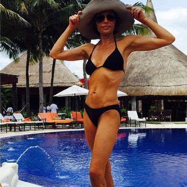 9 Hot Sexy Johanna Klum Bikini Pics