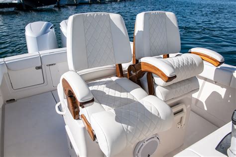 Choosing The Right Center Console Helm Seats