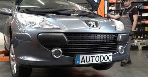 Kuinka Vaihtaa Moniurahihna Peugeot 307 SW Autoon Vaihto Ohje